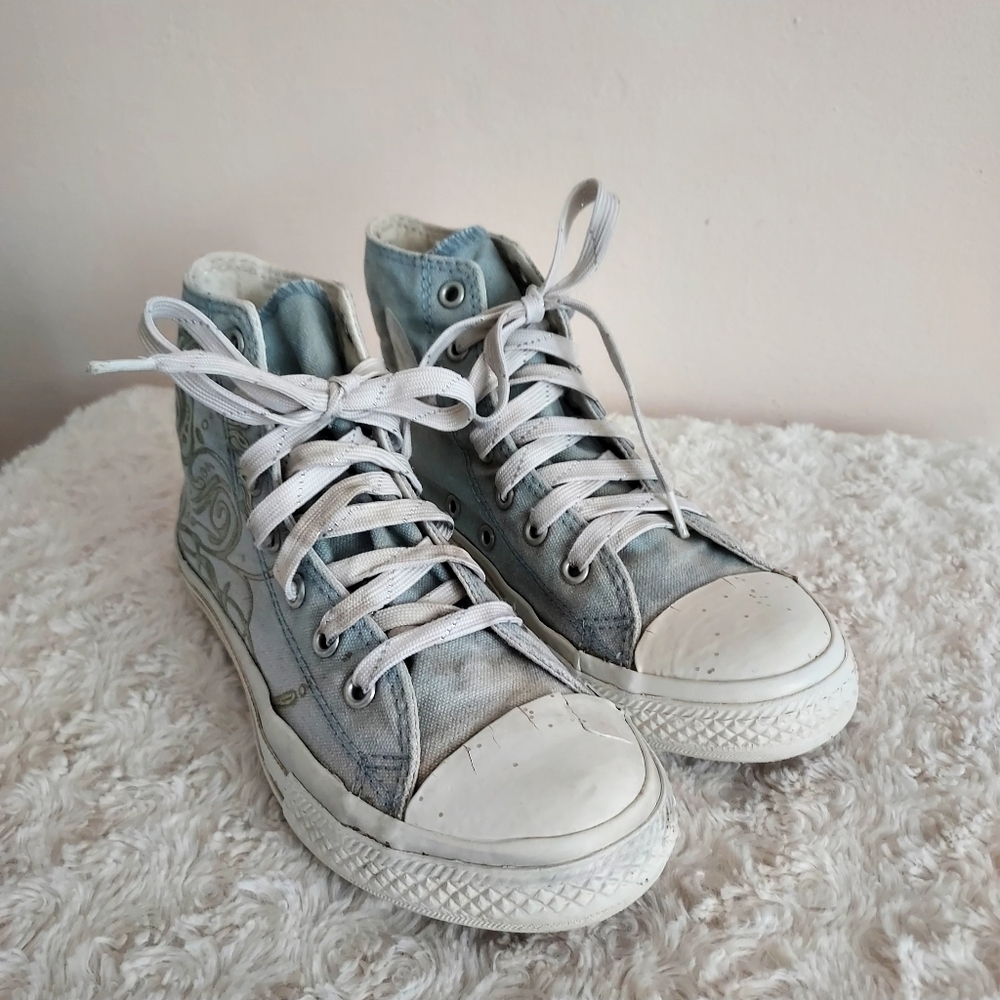 Converse All stars Blue Sparkly Sneakers Youth size 2 Play Time Girly Everyday